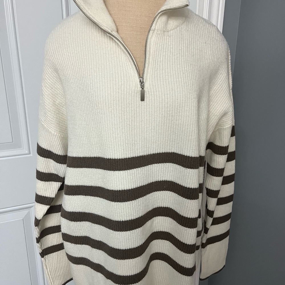 🔥129–NWT Women's Cream and Brown Striped Zip-Up Sweater